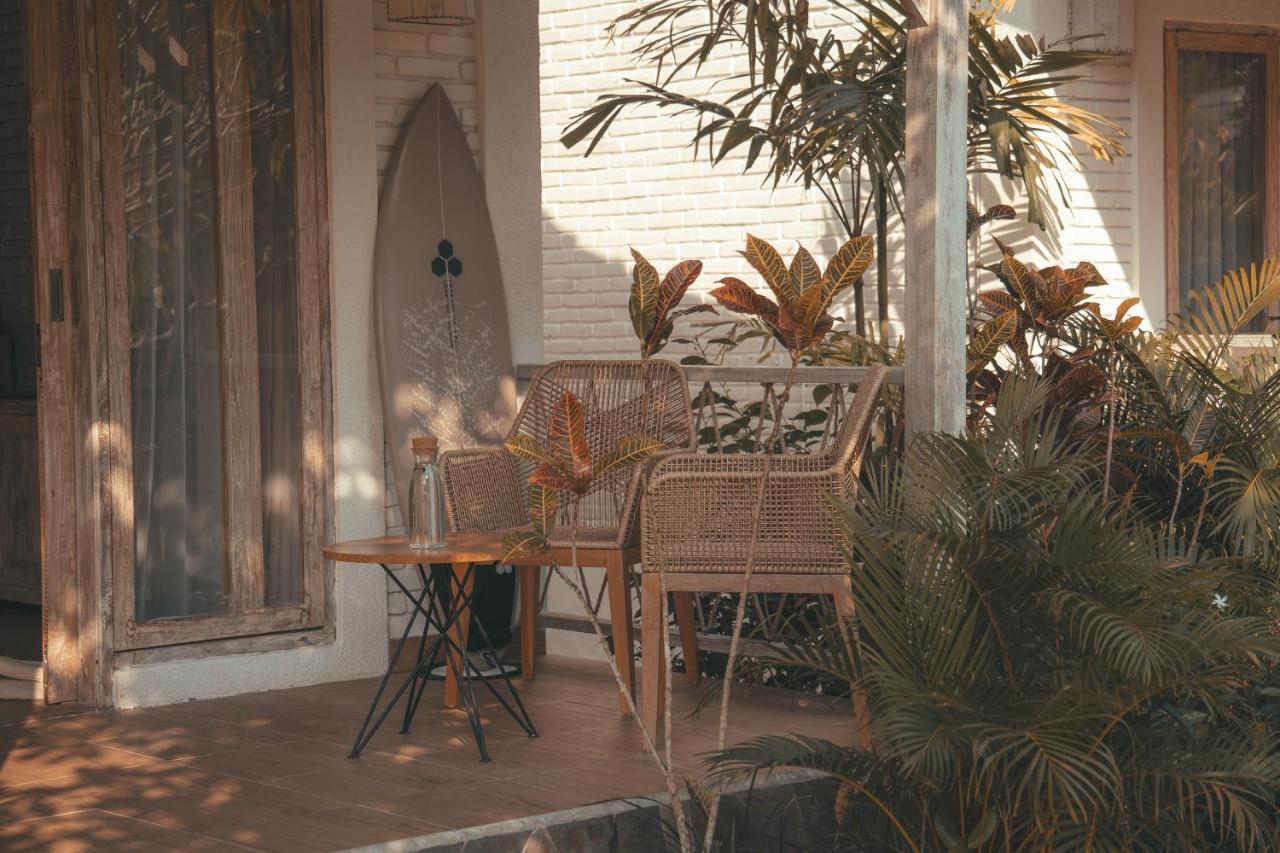 Cari Surf Camp & Studio'S Uluwatu Buitenkant foto